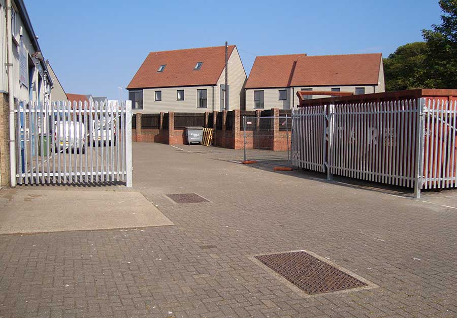 North-Close-Gates-3