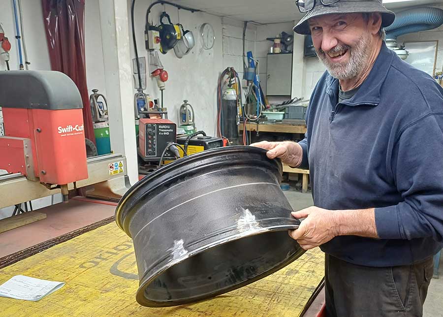 Bob-with-Alloy-Wheel-Welding